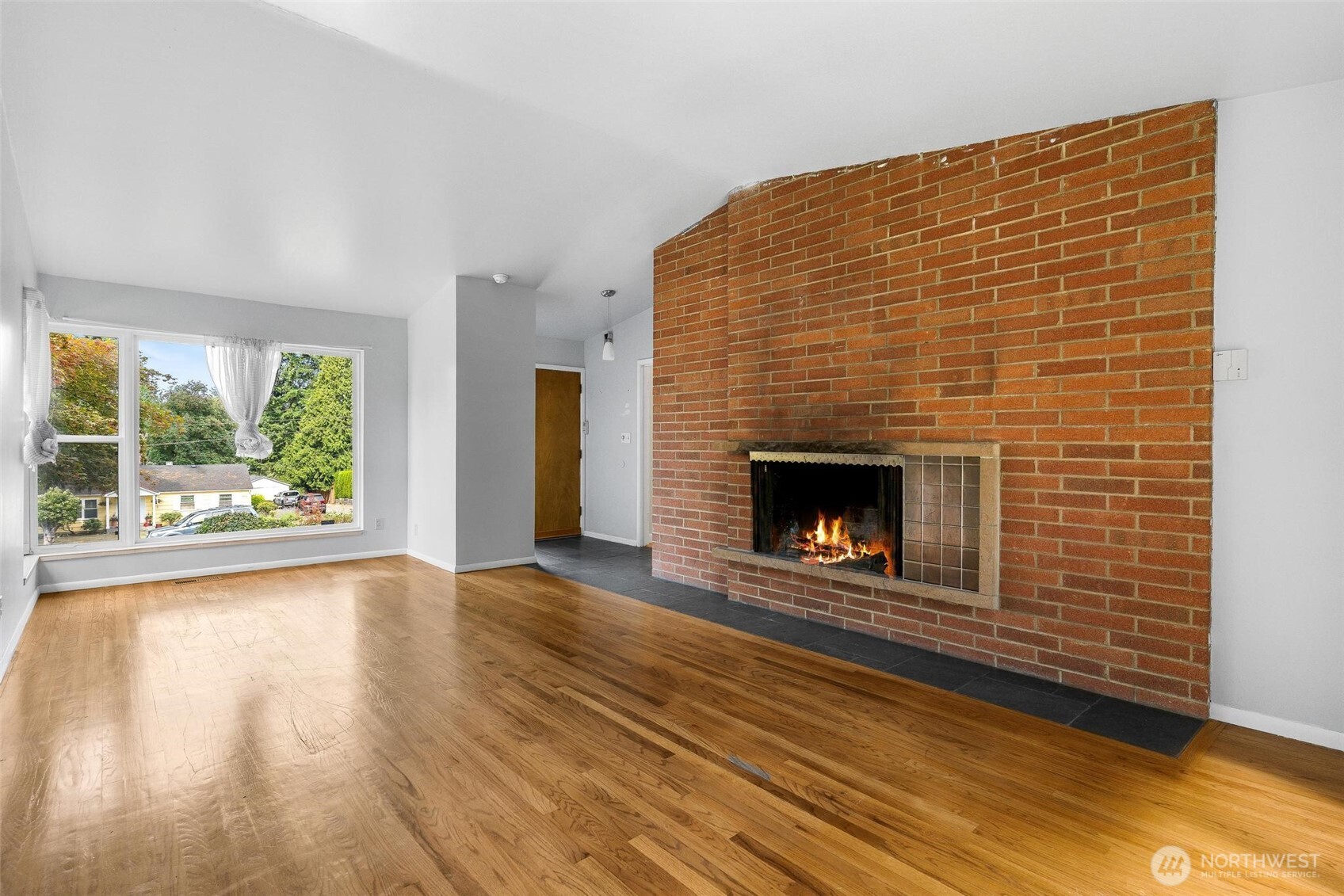 19040 103rd Avenue Northeast Bothell, WA 98011 - Photo 9 of 29 Gallery Image 9