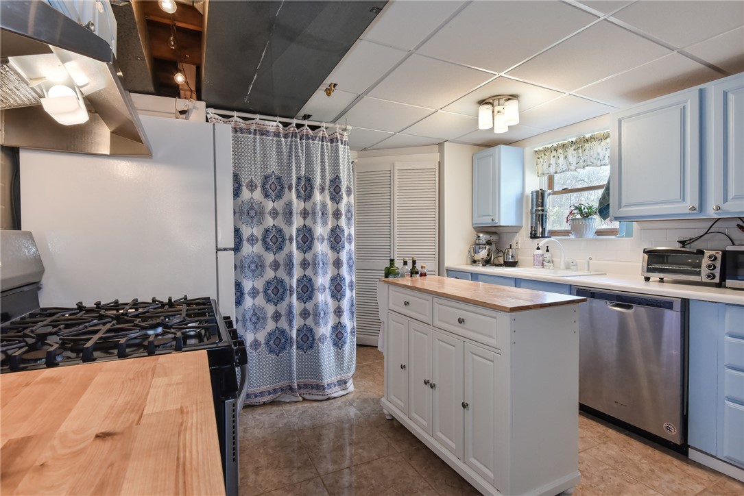 34 Colonial Road North Kingstown, RI 02852 - Photo 22 of 40 In-law apartment - Lower Level Kitchen