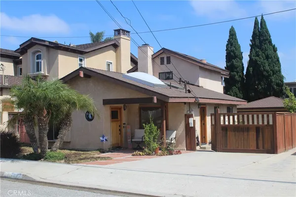 $1,799,000 | 2007 Voorhees Avenue, Redondo Beach, CA 90278