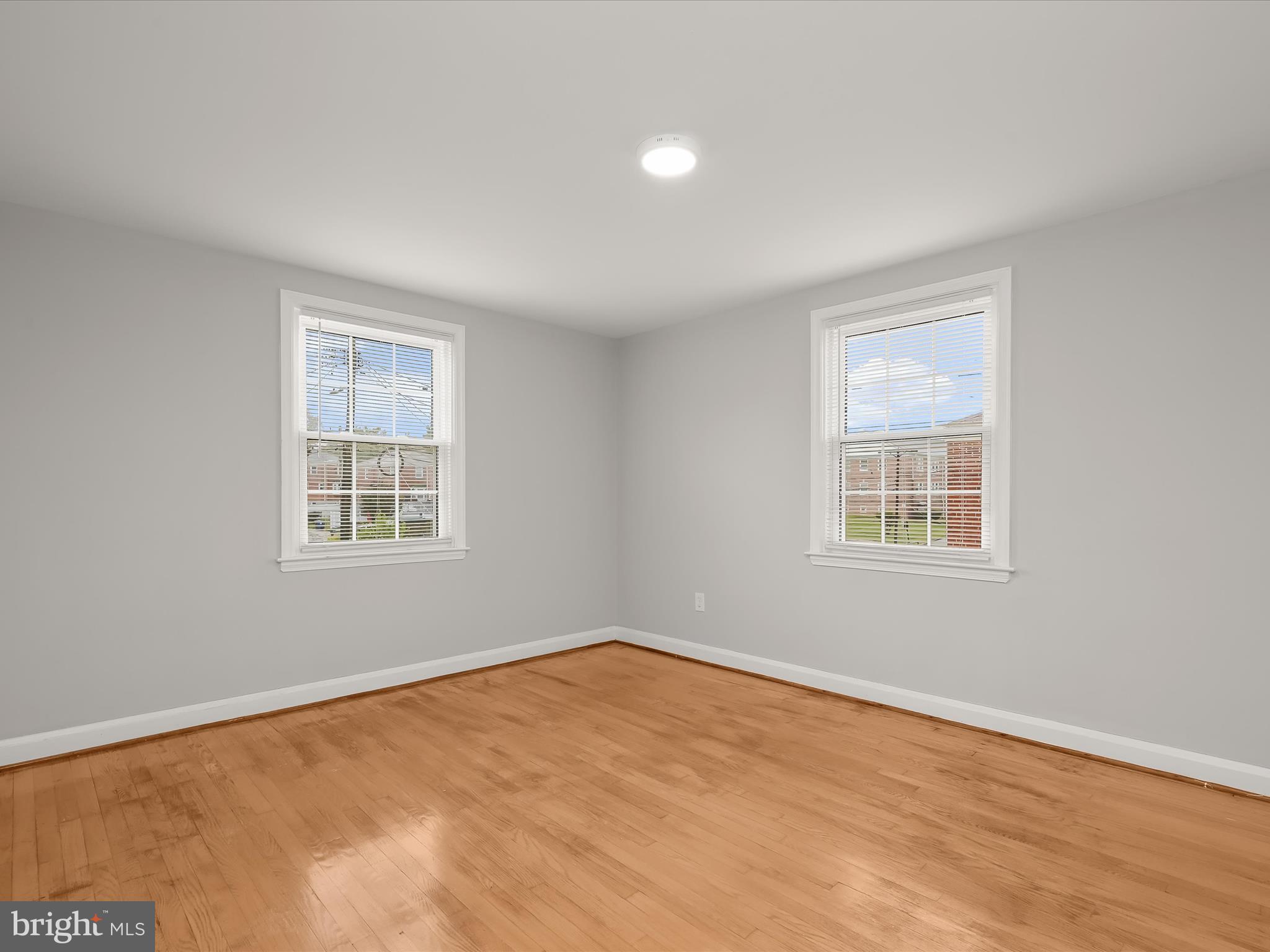 714 Stamford Road Baltimore, MD 21229 - Photo 22 of 31 an empty room with a window