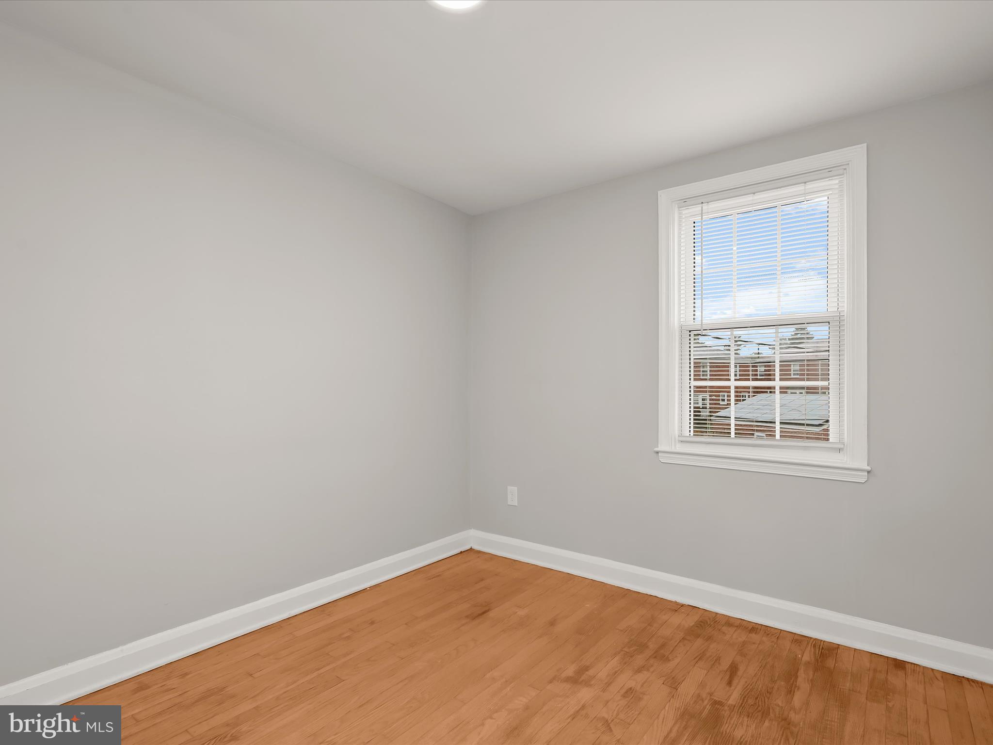 714 Stamford Road Baltimore, MD 21229 - Photo 25 of 31 an empty room with a window