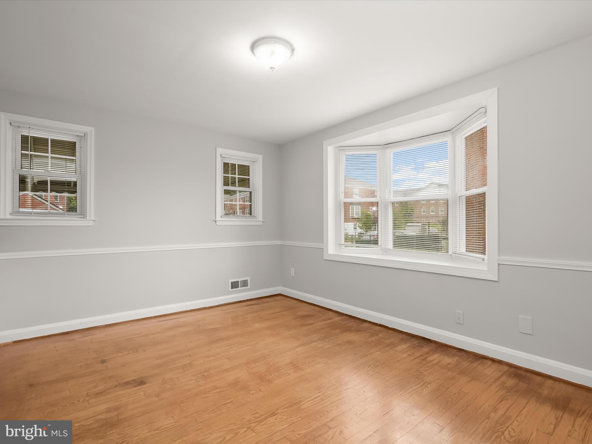 714 Stamford Road Baltimore, MD 21229 - Photo 7 of 31 an empty room with a window