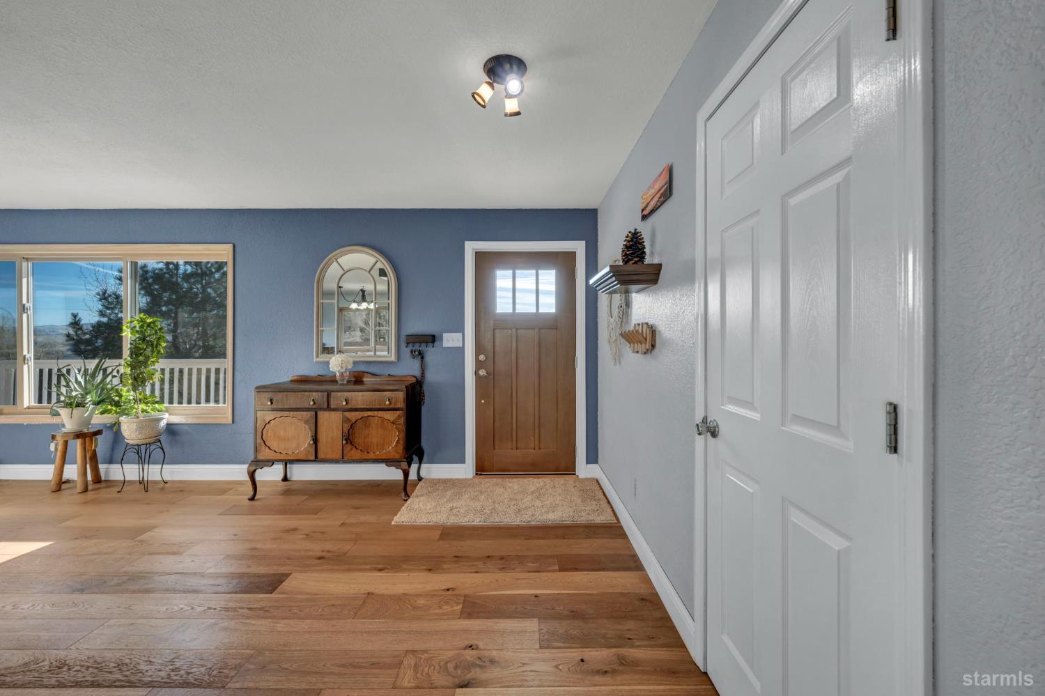 110 Carson View Markleeville, CA 96120 - Photo 8 of 39 a living room with furniture a mirror and a window