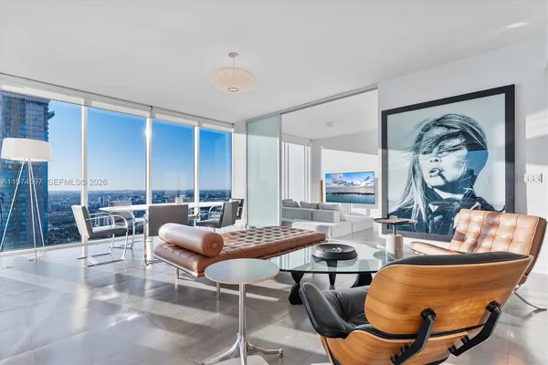 $755,000 | 1040 Biscayne Boulevard, Unit 3807, Miami, FL 33132