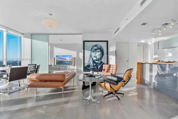 $755,000 | 1040 Biscayne Boulevard, Unit 3807, Miami, FL 33132