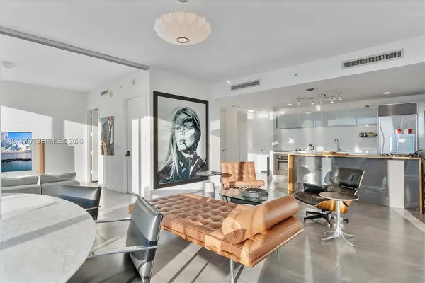 $755,000 | 1040 Biscayne Boulevard, Unit 3807, Miami, FL 33132