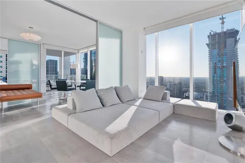 $755,000 | 1040 Biscayne Boulevard, Unit 3807, Miami, FL 33132