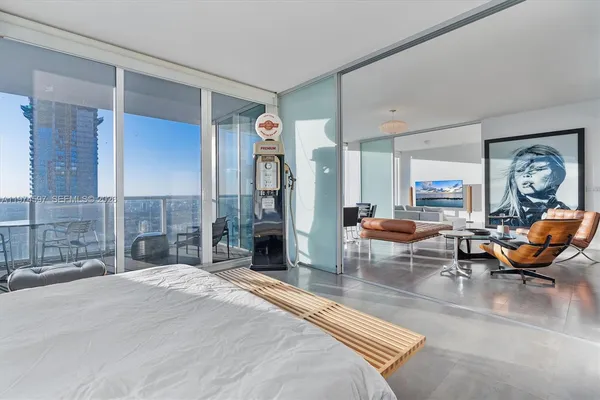 $755,000 | 1040 Biscayne Boulevard, Unit 3807, Miami, FL 33132