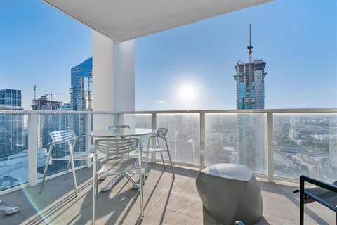 $755,000 | 1040 Biscayne Boulevard, Unit 3807, Miami, FL 33132