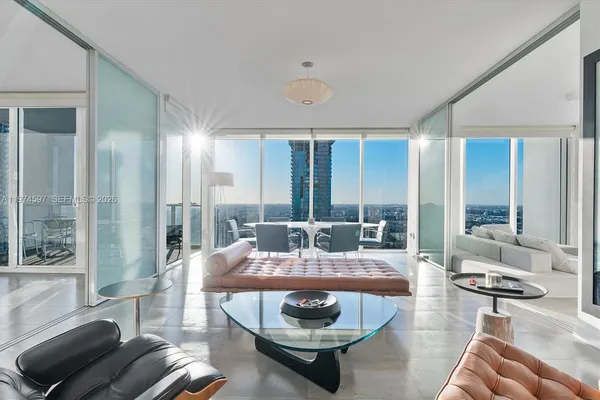 $755,000 | 1040 Biscayne Boulevard, Unit 3807, Miami, FL 33132