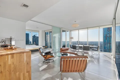 $755,000 | 1040 Biscayne Boulevard, Unit 3807, Miami, FL 33132