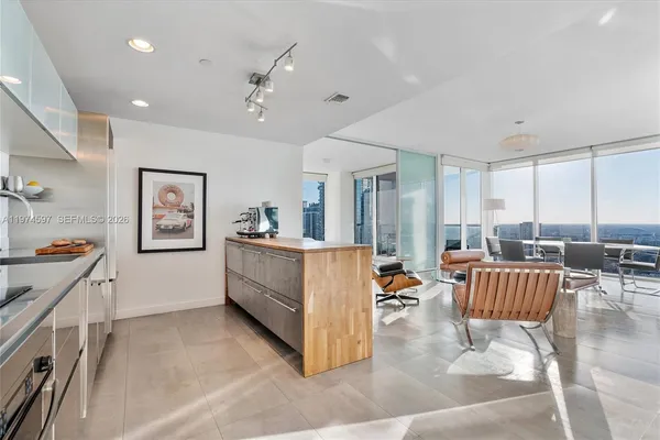 $755,000 | 1040 Biscayne Boulevard, Unit 3807, Miami, FL 33132