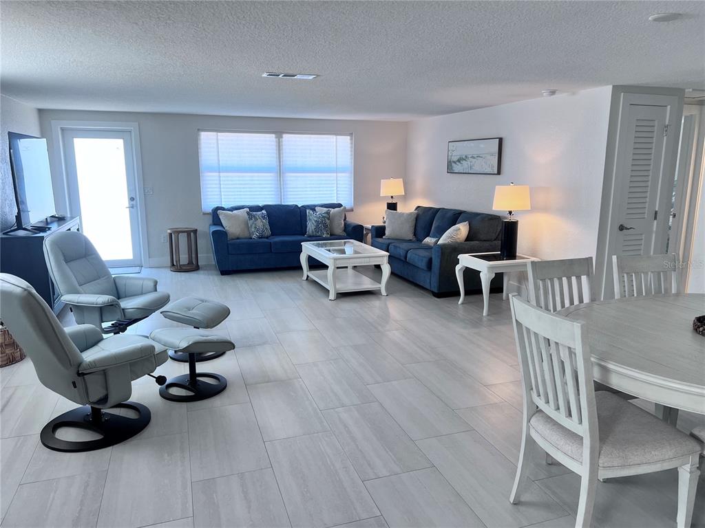 6154 Midnight Pass Road, Unit B06 Sarasota, FL 34242 - Photo 3 of 18 a living room with furniture
