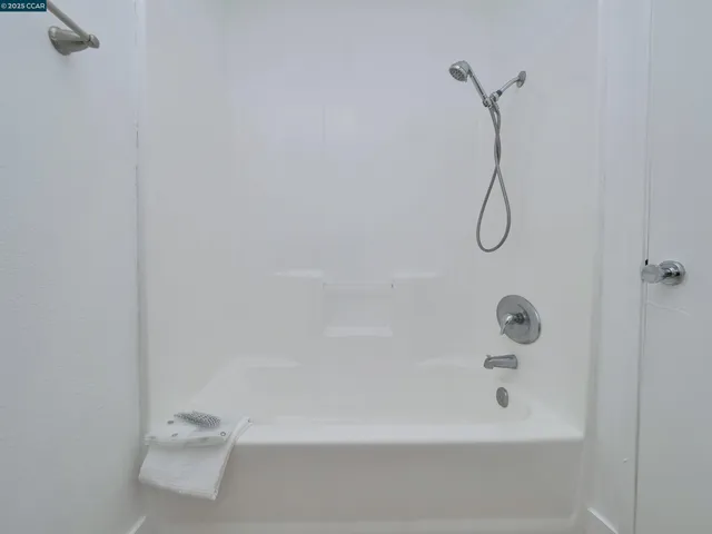 a view of empty room with ceiling fan