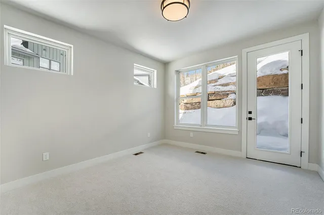 a view of empty room with window