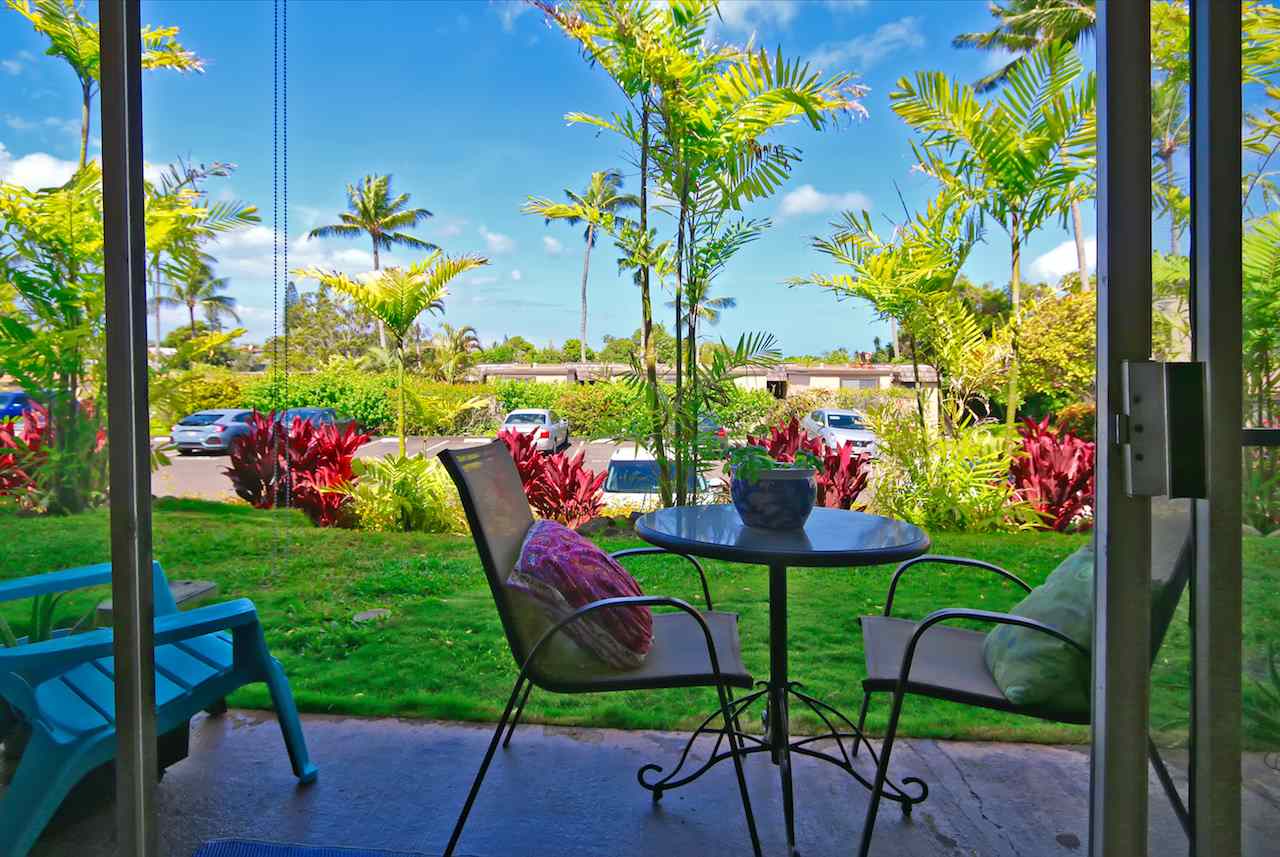 120 Hui Rd F, Unit B4 Lahaina, HI 96761 - Photo 4 of 19 a view of an chairs and tables in the garden