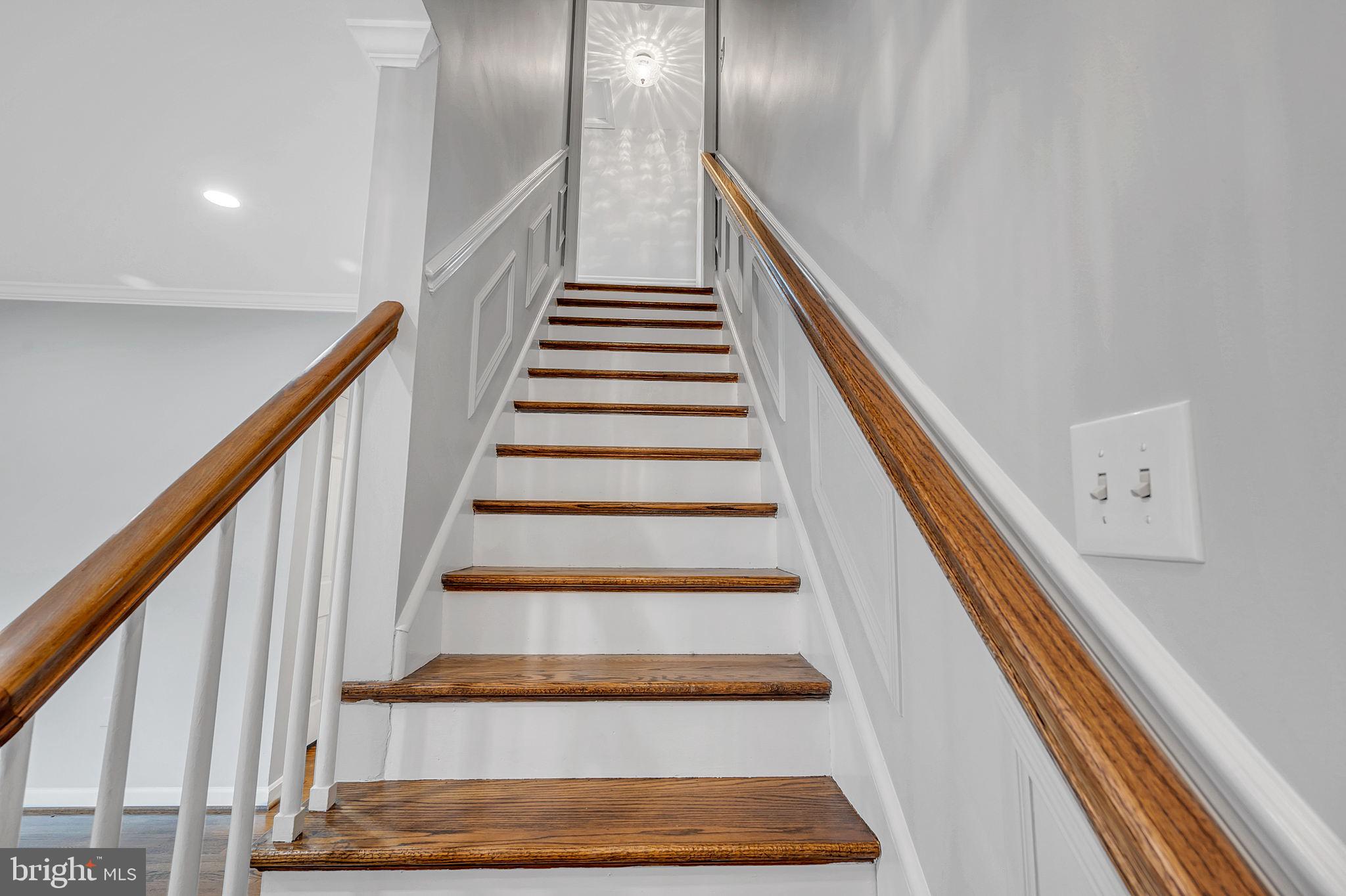 4401 Park Road Alexandria, VA 22312 - Photo 15 of 38 Steps to top floor