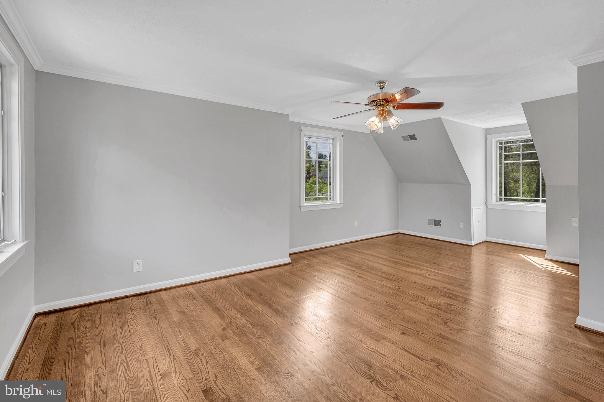 4401 Park Road Alexandria, VA 22312 - Photo 17 of 38 1 of 2 HUGE bedrooms upstairs