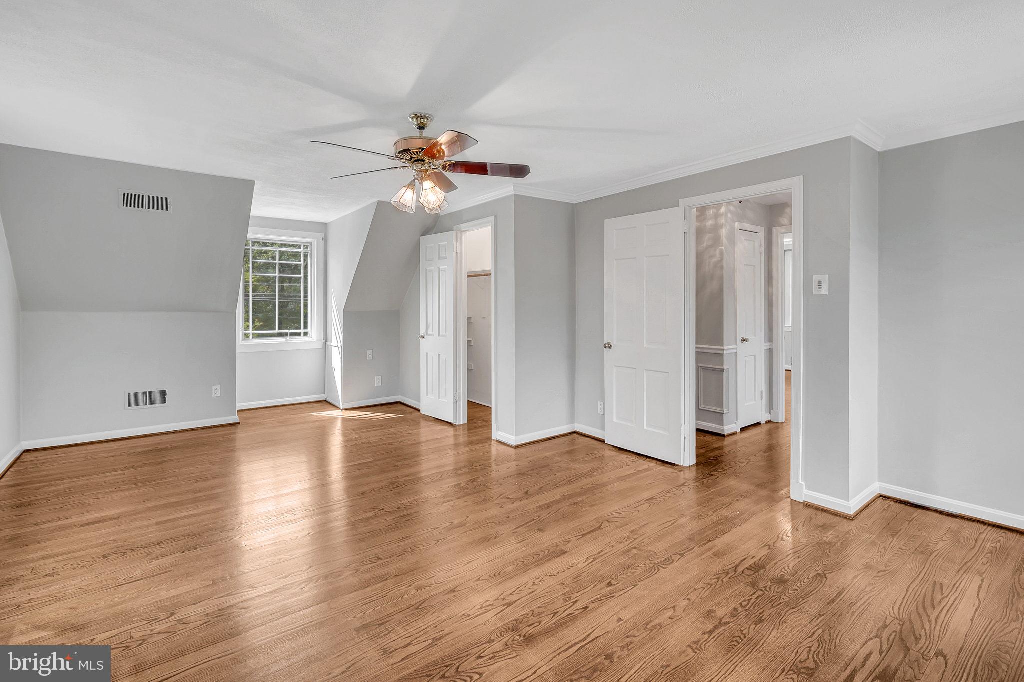 4401 Park Road Alexandria, VA 22312 - Photo 18 of 38 1 of 2 HUGE bedrooms upstairs