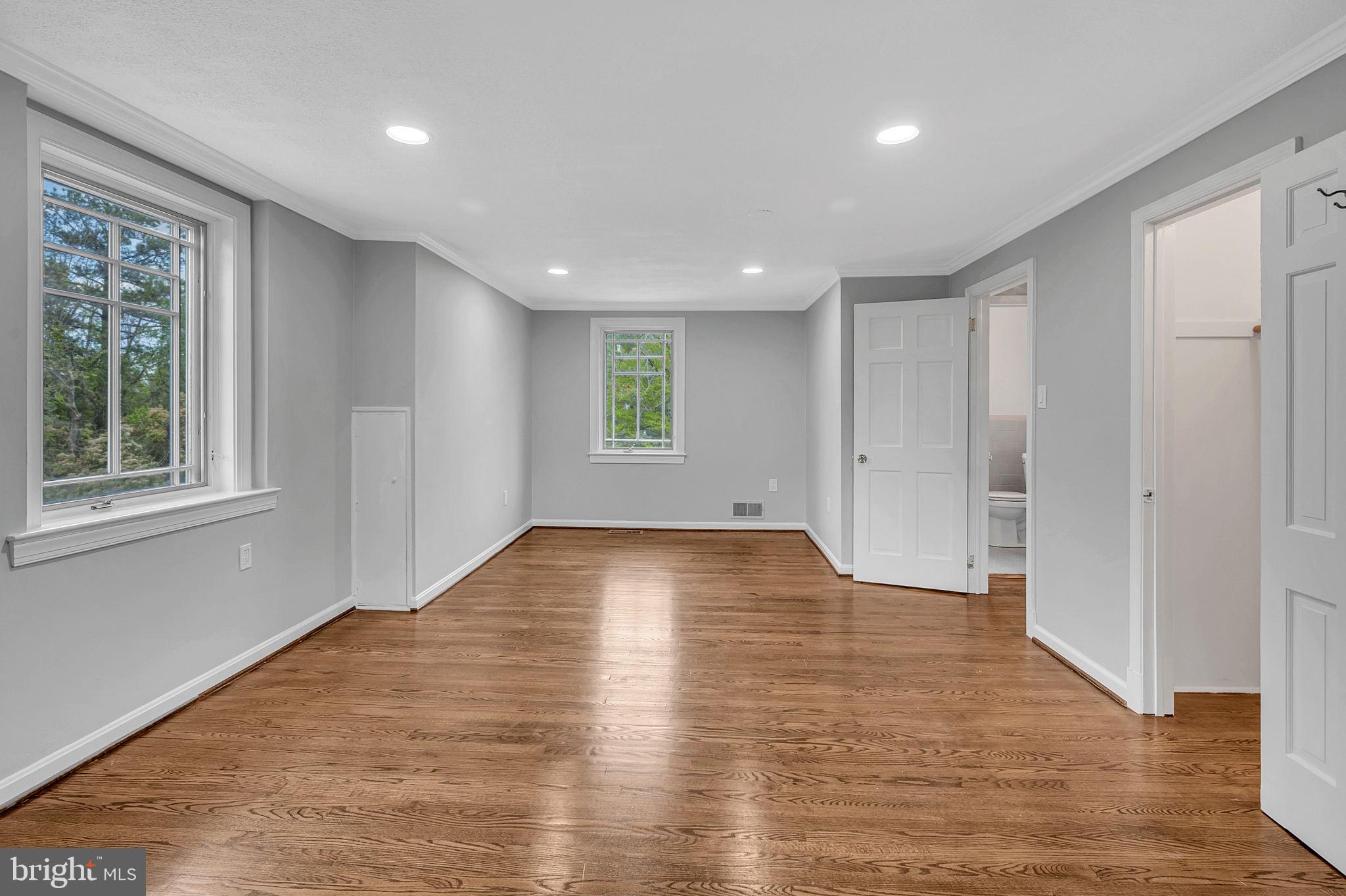 4401 Park Road Alexandria, VA 22312 - Photo 20 of 38 2 of 2 HUGE bedrooms upstairs
