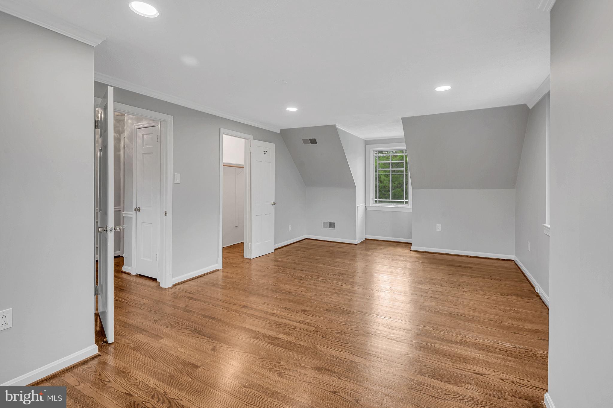 4401 Park Road Alexandria, VA 22312 - Photo 21 of 38 2 of 2 HUGE bedrooms upstairs