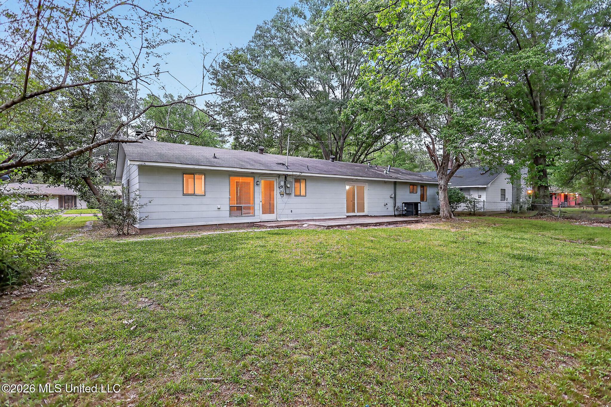 335 Allstate Drive Jackson, MS 39211 - Photo 34 of 38 01_335_Allstate_Dr_Jackson_MS_39211-Exte