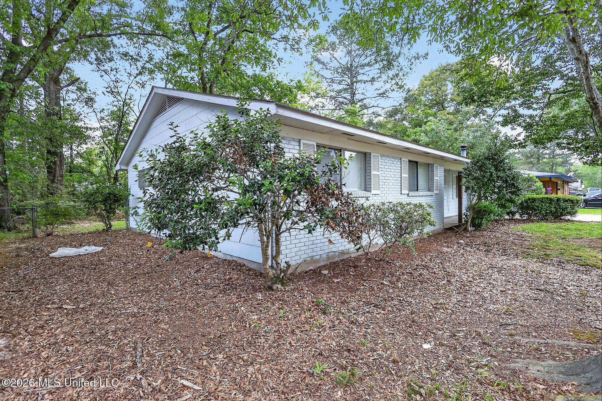 335 Allstate Drive Jackson, MS 39211 - Photo 35 of 38 06_335_Allstate_Dr_Jackson_MS_39211-Exte