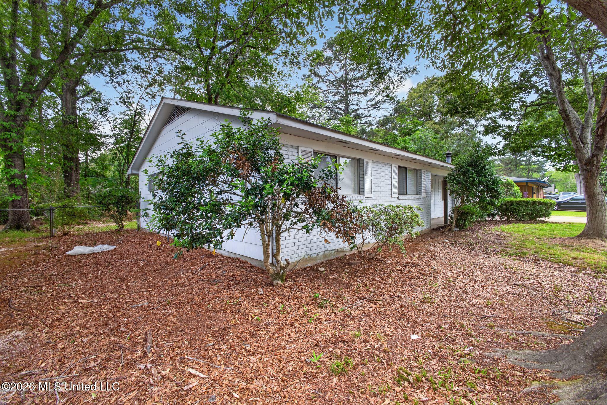 335 Allstate Drive Jackson, MS 39211 - Photo 37 of 38 10_335_Allstate_Dr_Jackson_MS_39211-Exte