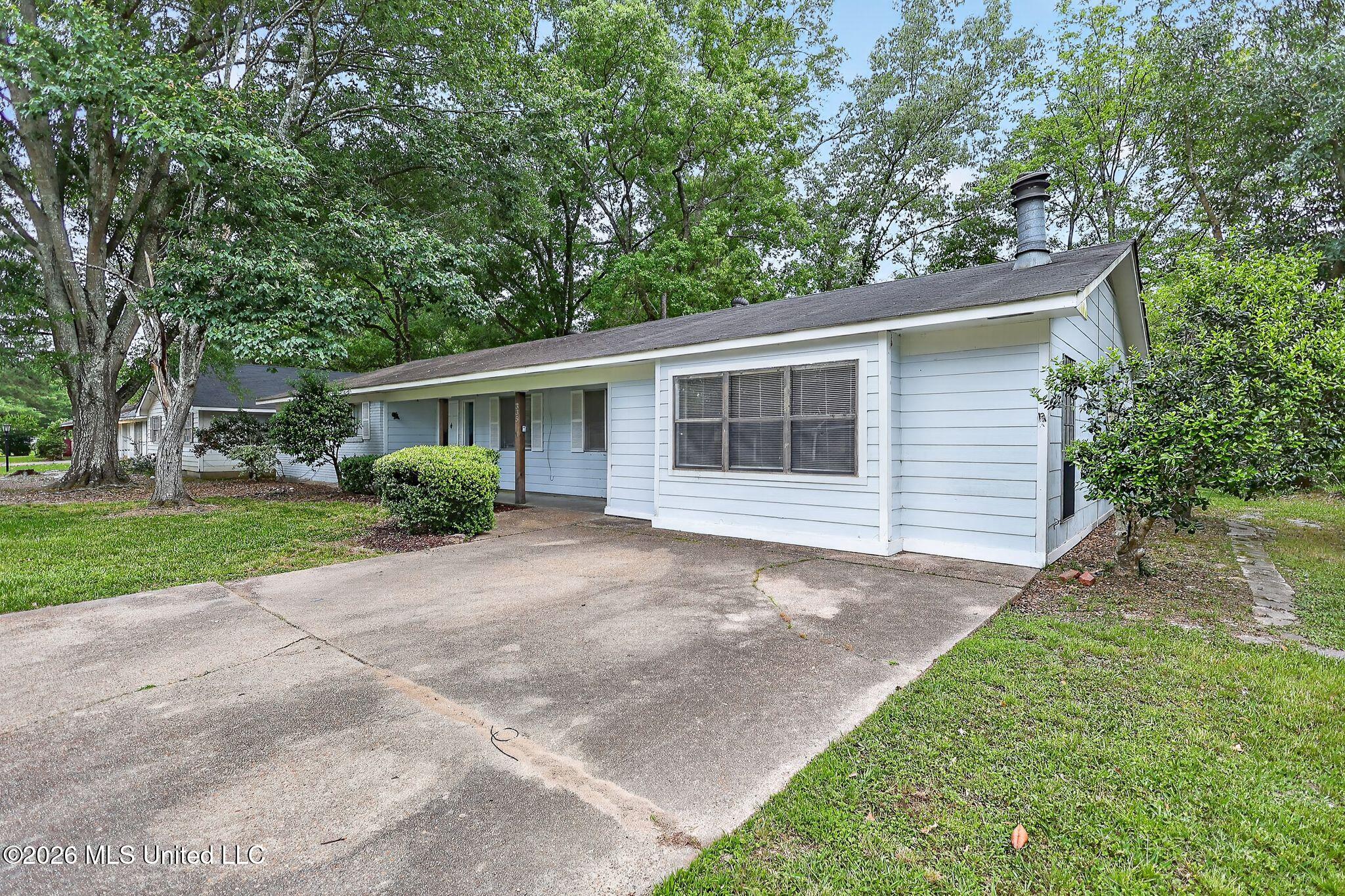 335 Allstate Drive Jackson, MS 39211 - Photo 4 of 38 02_335_Allstate_Dr_Jackson_MS_39211-Exte