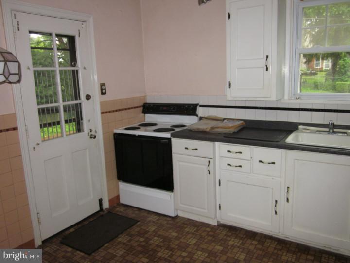 513 Ashmead Road Cheltenham, PA 19012 - Photo 8 of 16