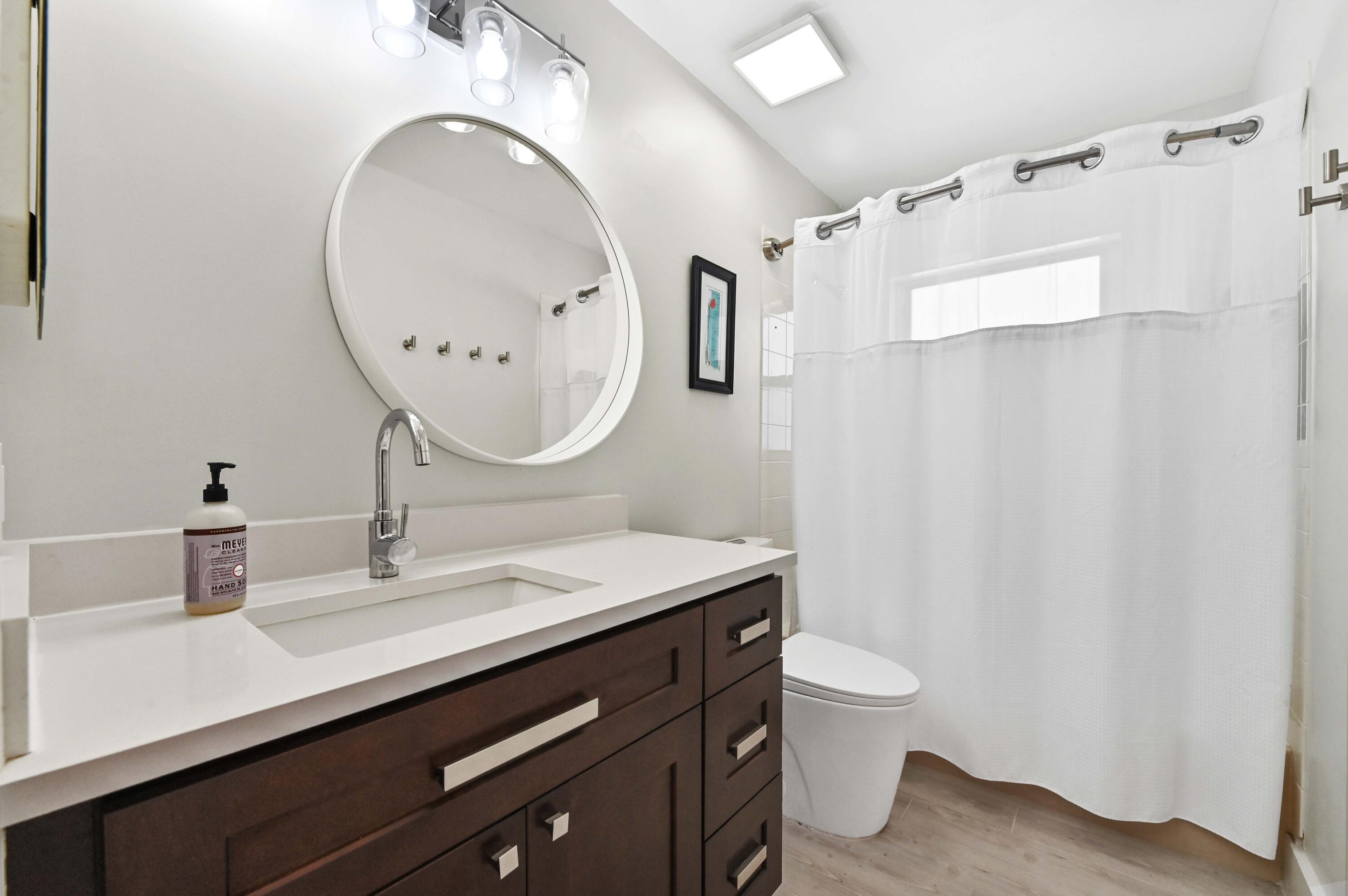 8856 Thames River Drive Boca Raton, FL 33433 - Photo 18 of 29 07 Bathroom 02