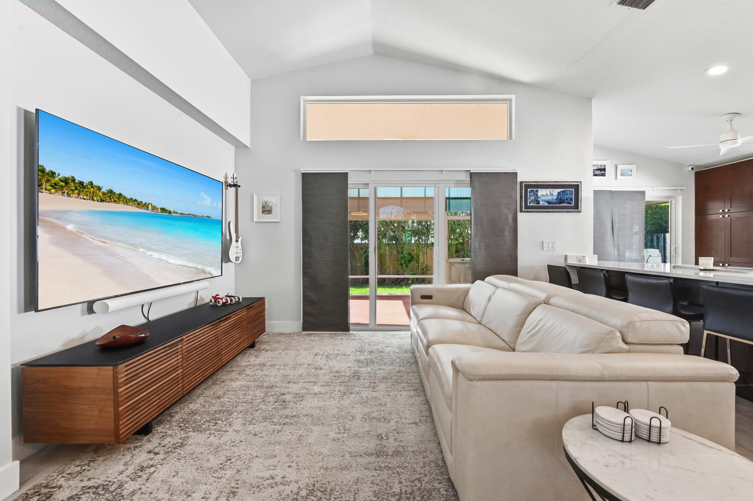 8856 Thames River Drive Boca Raton, FL 33433 - Photo 9 of 29 14 Living room 03