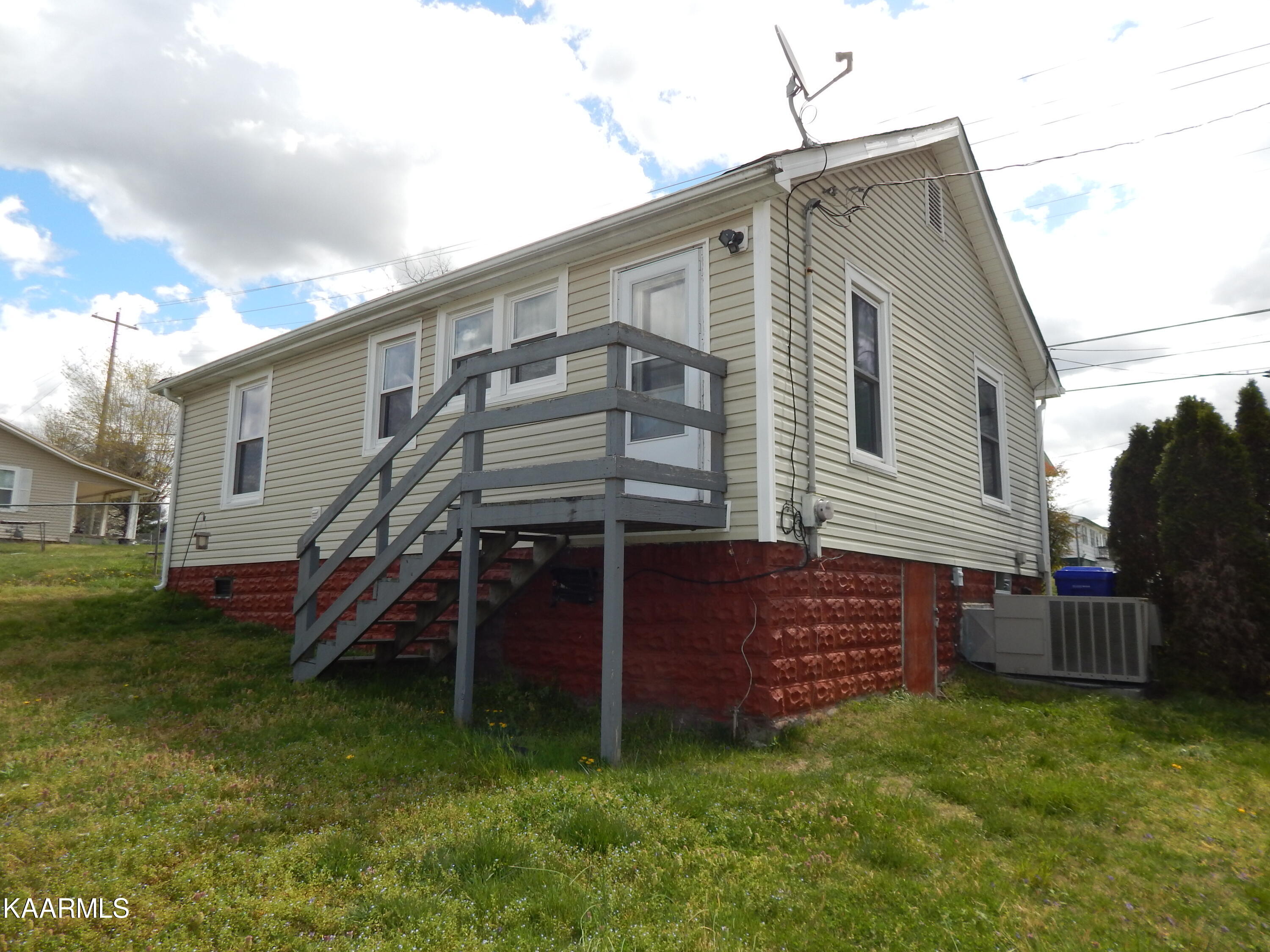 716 Sharp Street Clinton, TN 37716 - Photo 7 of 9 DSCN8618