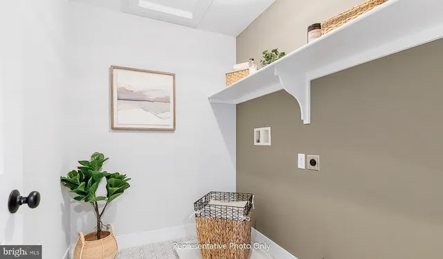 a view of entryway with a potted plant