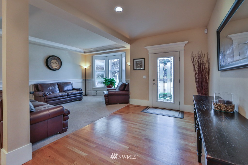 1810 Queen Place Northeast Renton, WA 98056 - Photo 4 of 22