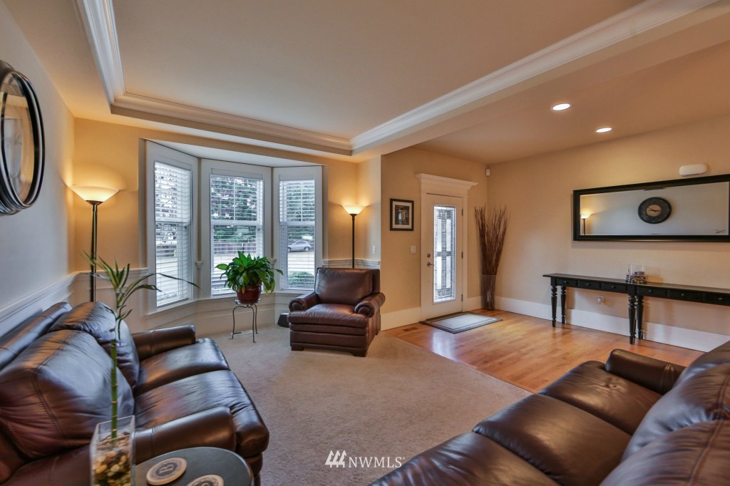1810 Queen Place Northeast Renton, WA 98056 - Photo 5 of 22