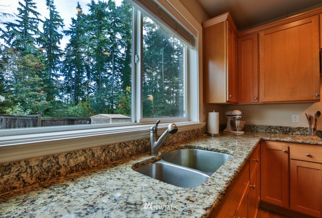 1810 Queen Place Northeast Renton, WA 98056 - Photo 8 of 22