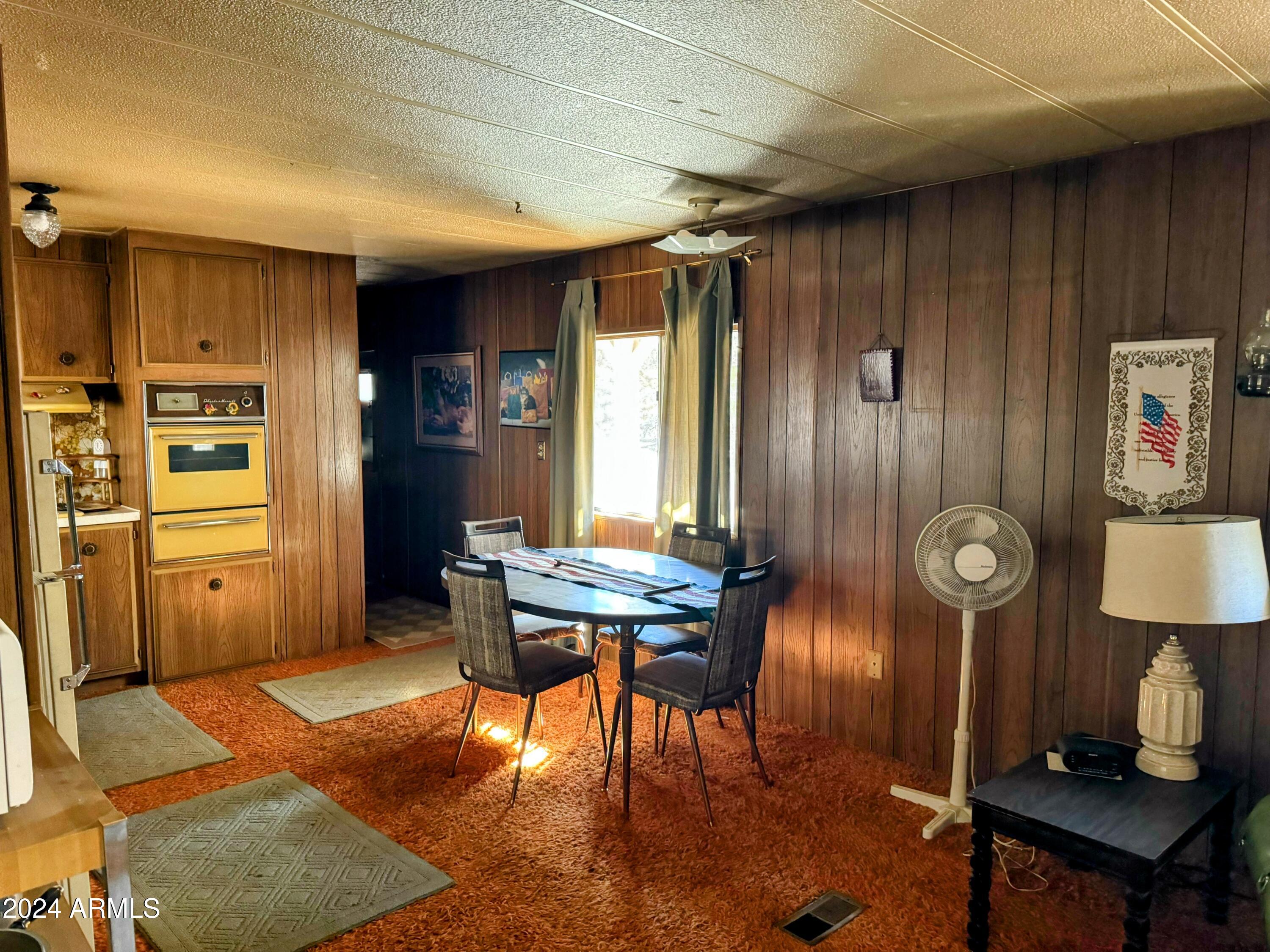 2149 Fishermans Road Overgaard, AZ 85933 - Photo 3 of 12 Dining