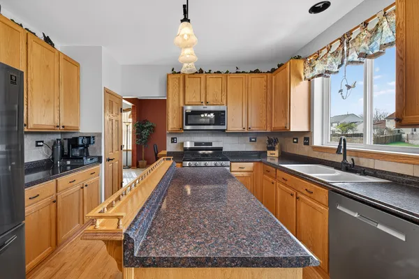 $515,000 | 2575 Barnhart Street, West Chicago, IL 60185