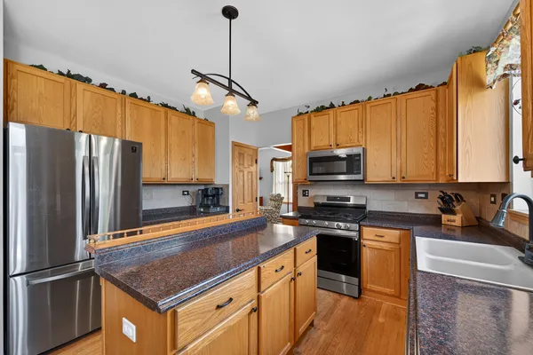 $515,000 | 2575 Barnhart Street, West Chicago, IL 60185