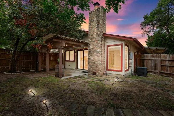 $239,900 | 9001 Parkfield Drive, Unit B, Austin, TX 78758