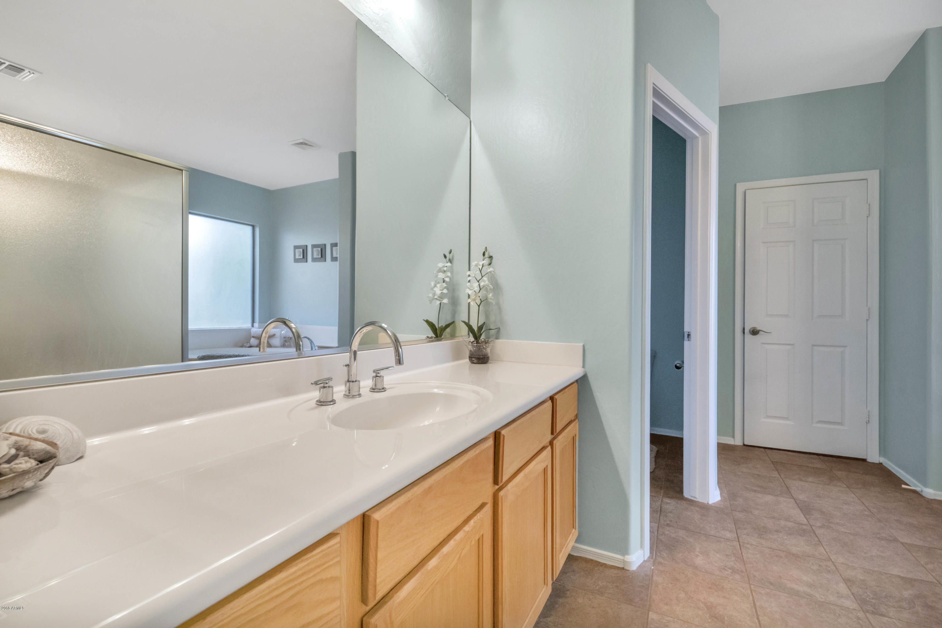2677 South Racine Court Gilbert, AZ 85295 - Photo 11 of 48 DLB_5757