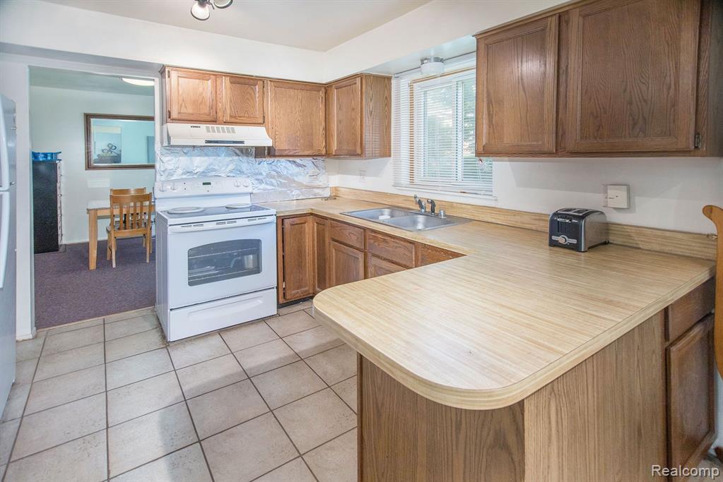1635 Dennett Lane Rochester, MI 48307 - Photo 8 of 19