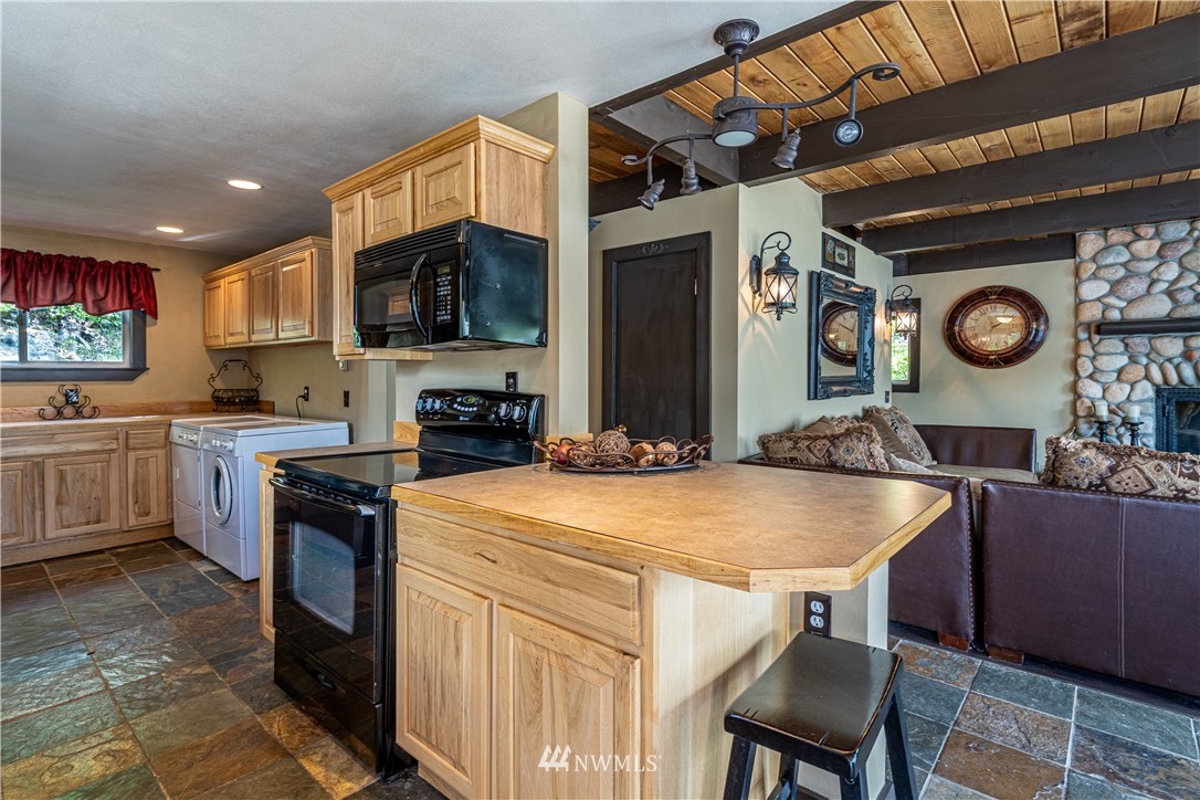 16052 South Lakeshore Road Chelan, WA 98816 - Photo 22 of 39 Gallery Image 22