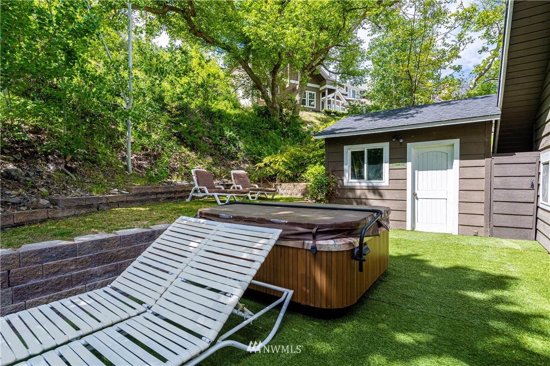 16052 South Lakeshore Road Chelan, WA 98816 - Photo 8 of 39 Gallery Image 8