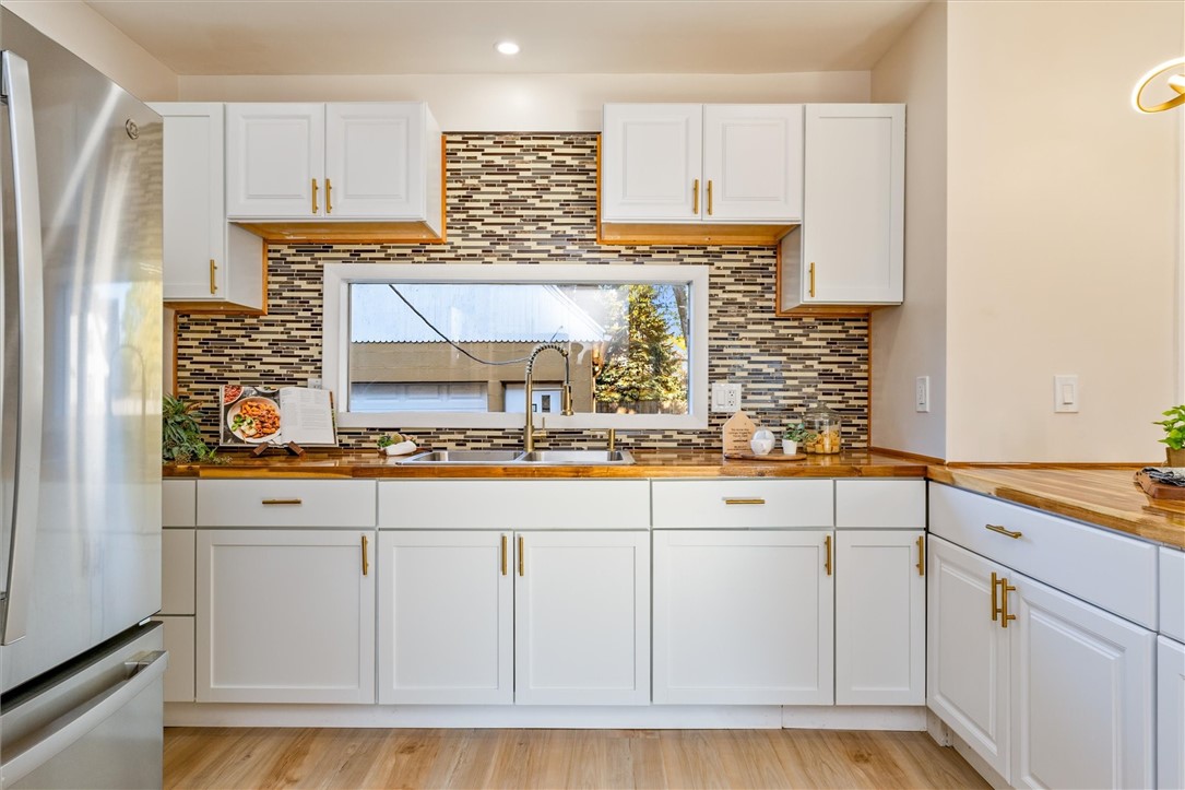 770 Genesee Park Boulevard Rochester, NY 14619 - Photo 14 of 48