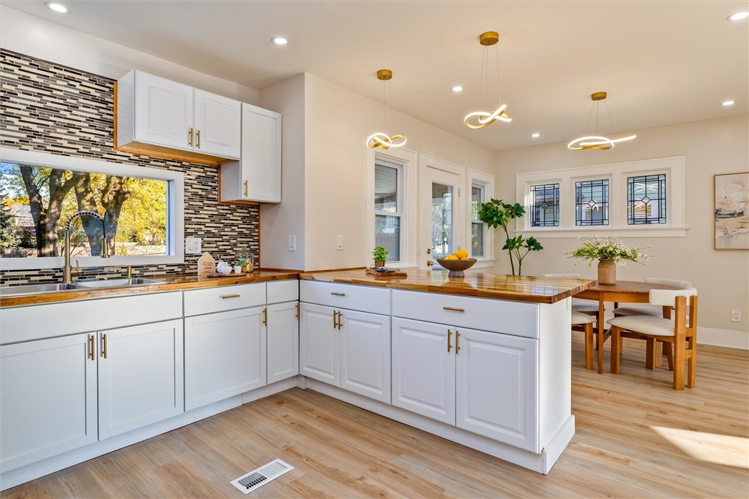 770 Genesee Park Boulevard Rochester, NY 14619 - Photo 15 of 48