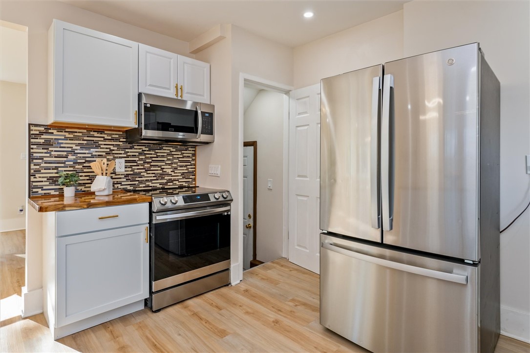 770 Genesee Park Boulevard Rochester, NY 14619 - Photo 16 of 48
