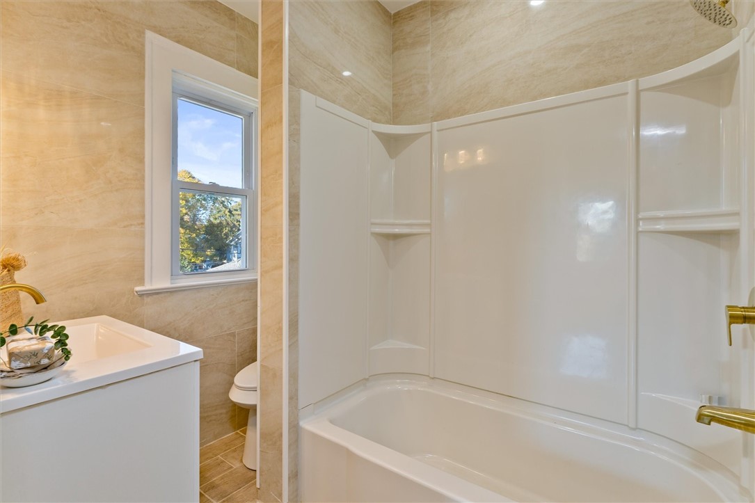 770 Genesee Park Boulevard Rochester, NY 14619 - Photo 20 of 48