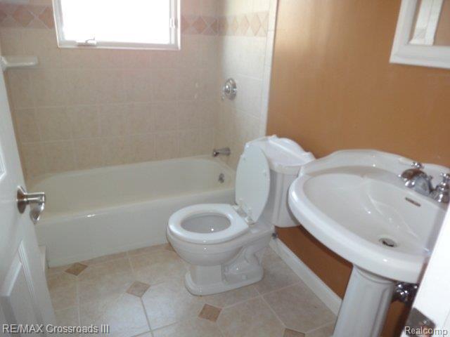 48230 Gyde Road Canton, MI 48187 - Photo 8 of 11 BATH.jpg